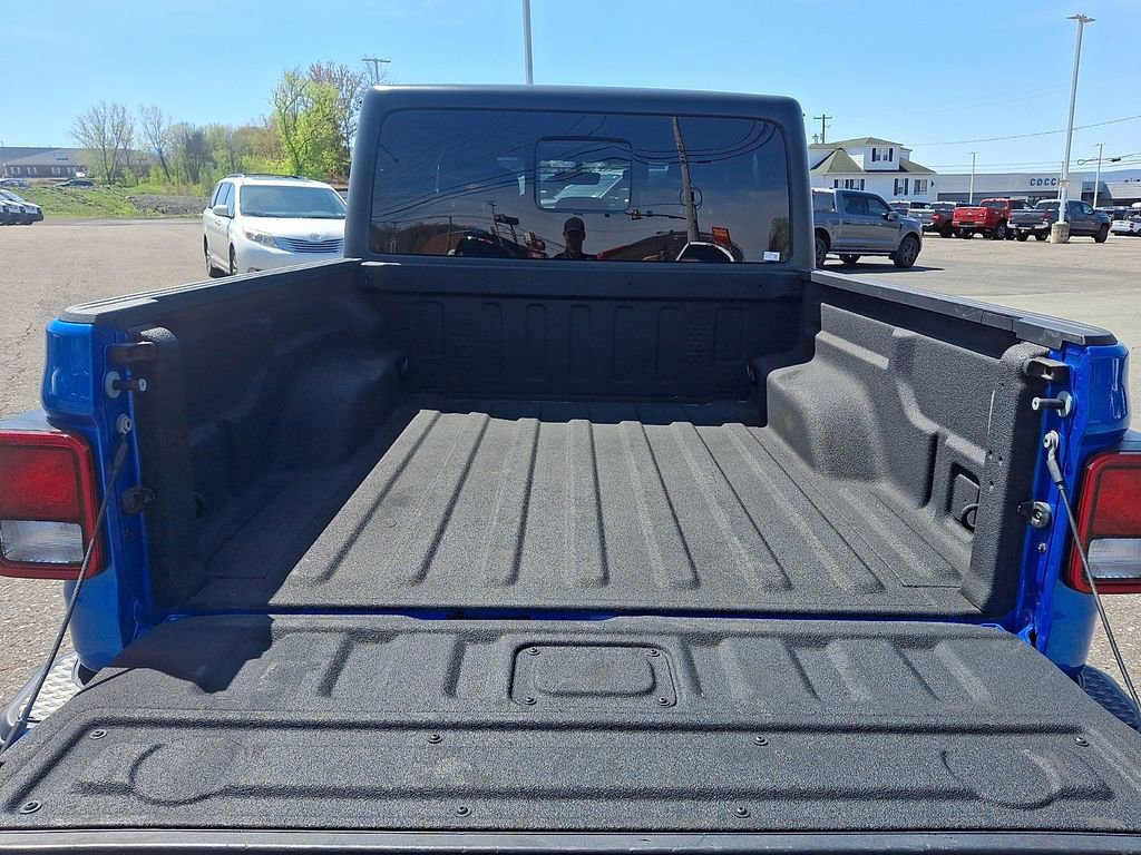 Used 2023 Jeep Gladiator Overland AWD/4WD image 29