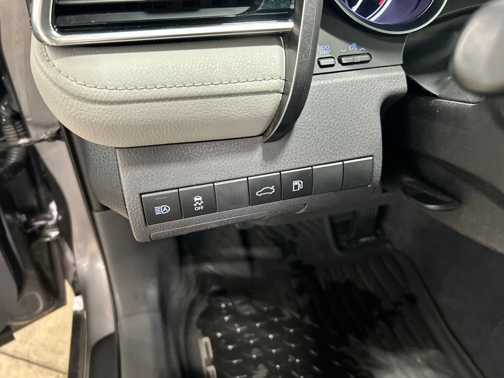Used 2018 Toyota Camry LE FWD image 7