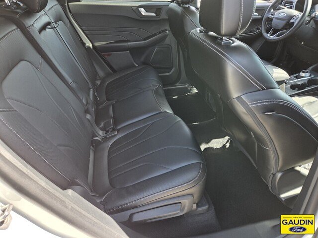 Certified 2025 Ford Escape SE w/ PHEV Premium Package FWD image 15