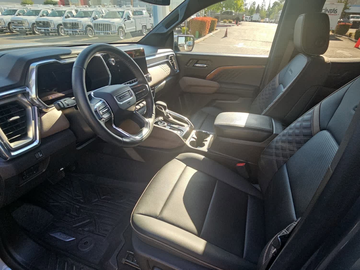 Used 2023 GMC Canyon Denali image 14