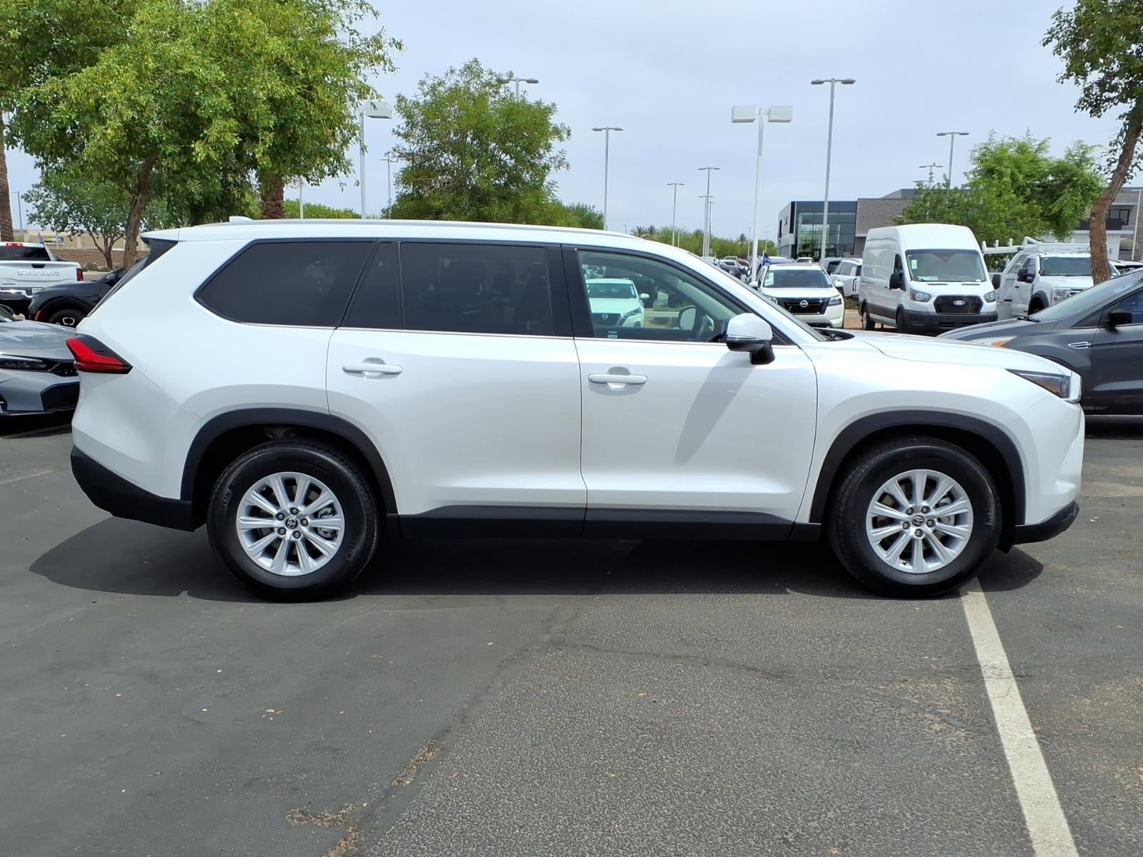 Used 2024 Toyota Grand Highlander FWD image 3