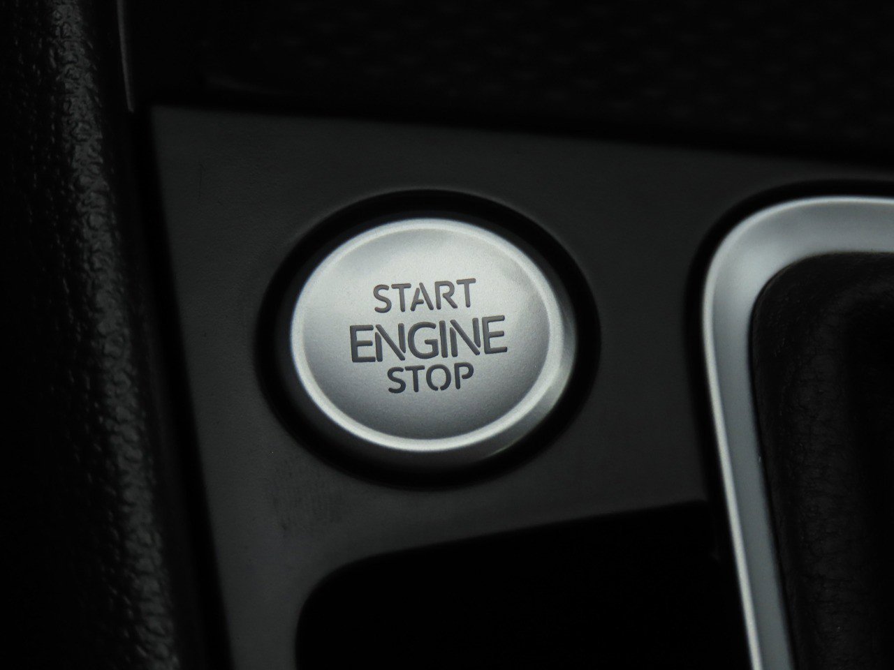 Used 2025 Volkswagen Jetta SE FWD image 29