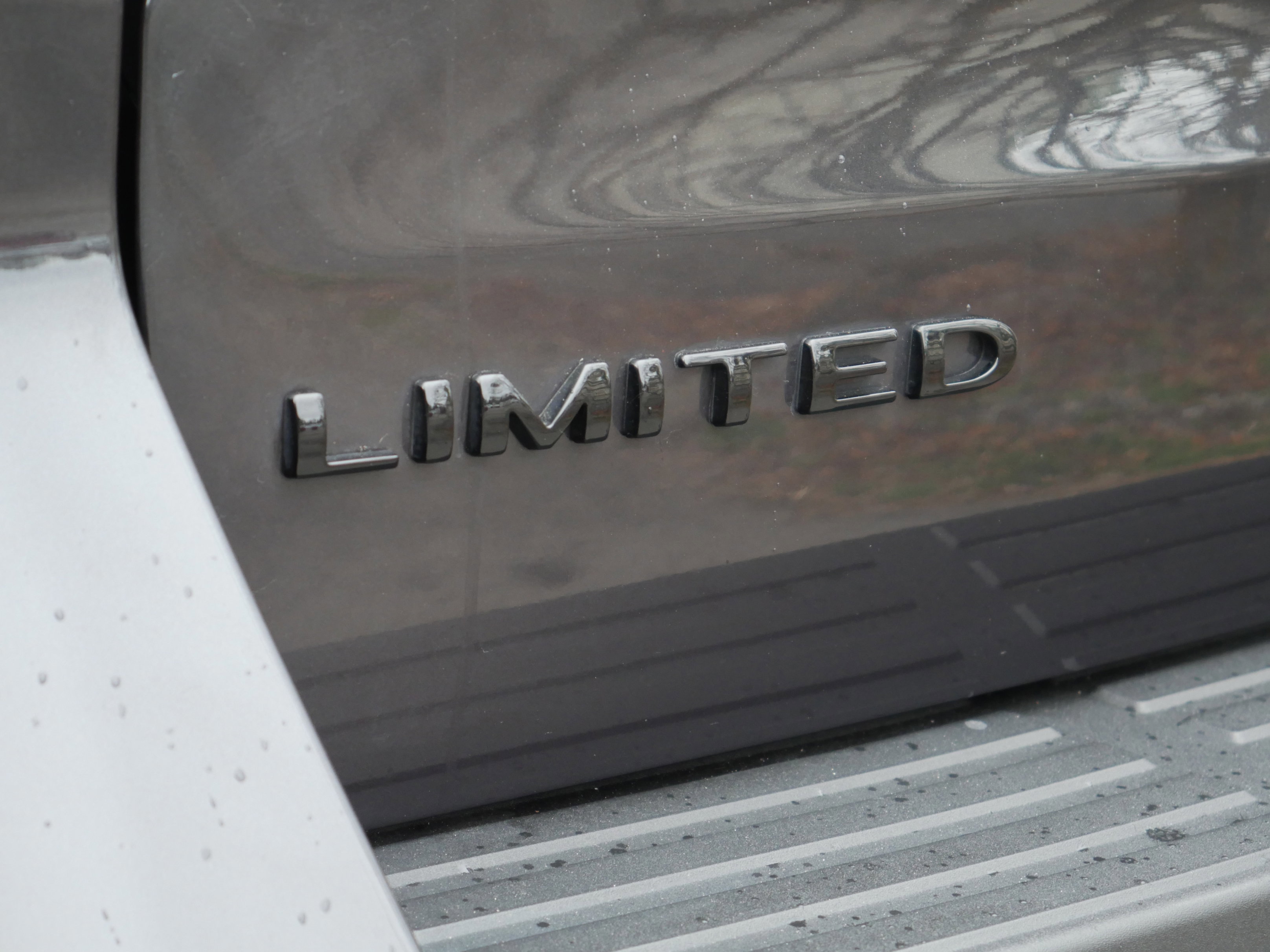 Certified 2024 Ford Expedition Limited image 28