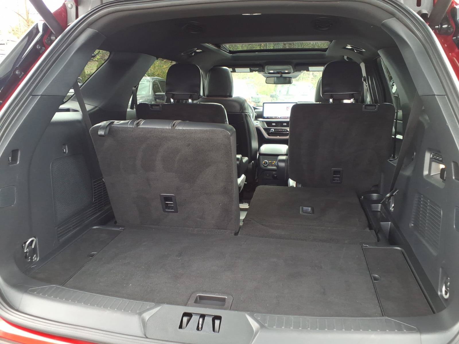 Certified 2025 Ford Explorer ST-Line w/ Premium Package AWD/4WD image 28