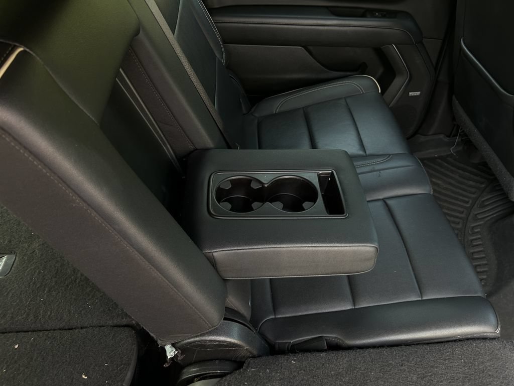 Used 2022 GMC Yukon XL SLT AWD/4WD image 25