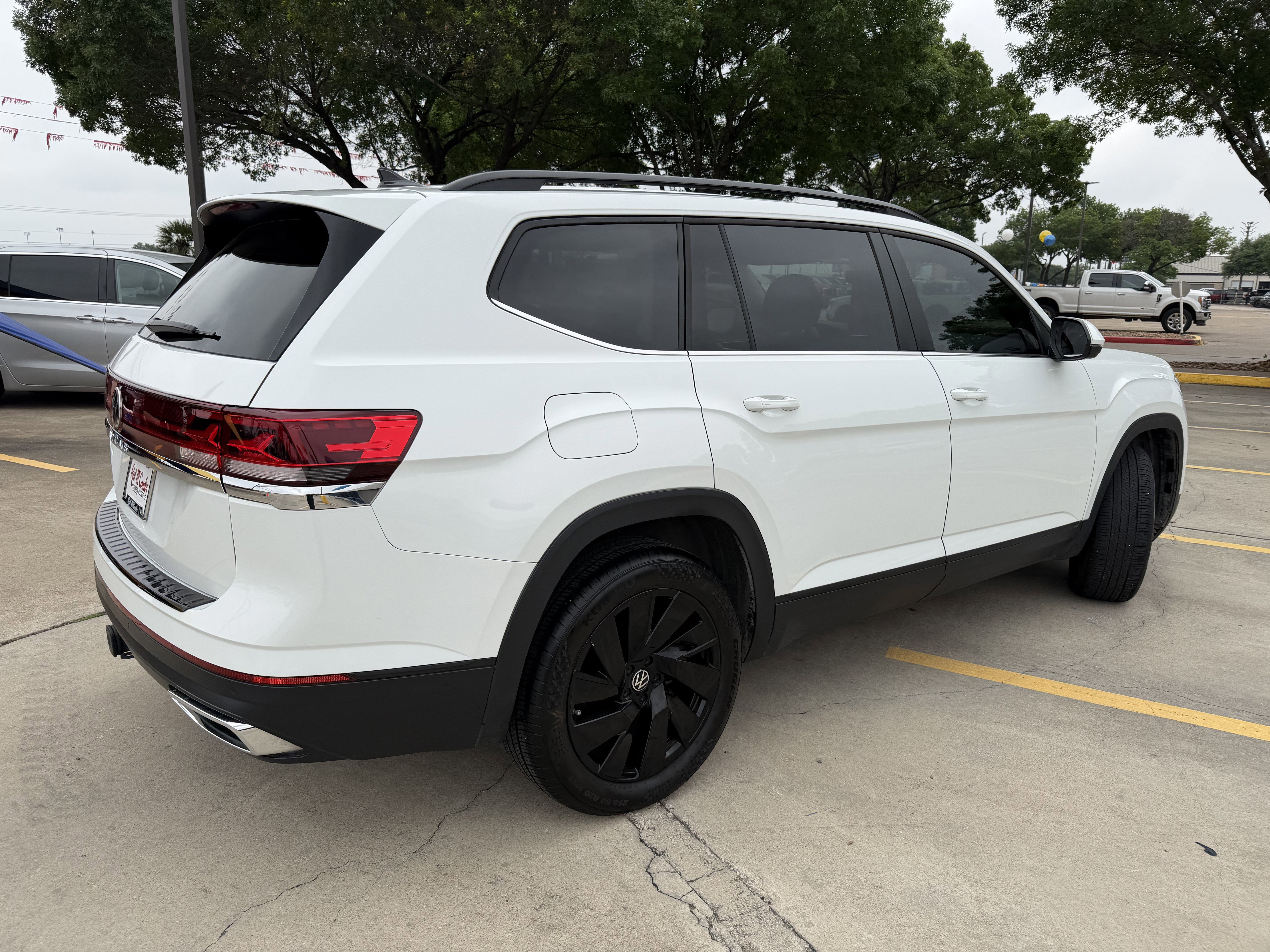 Used 2024 Volkswagen Atlas SE FWD image 4
