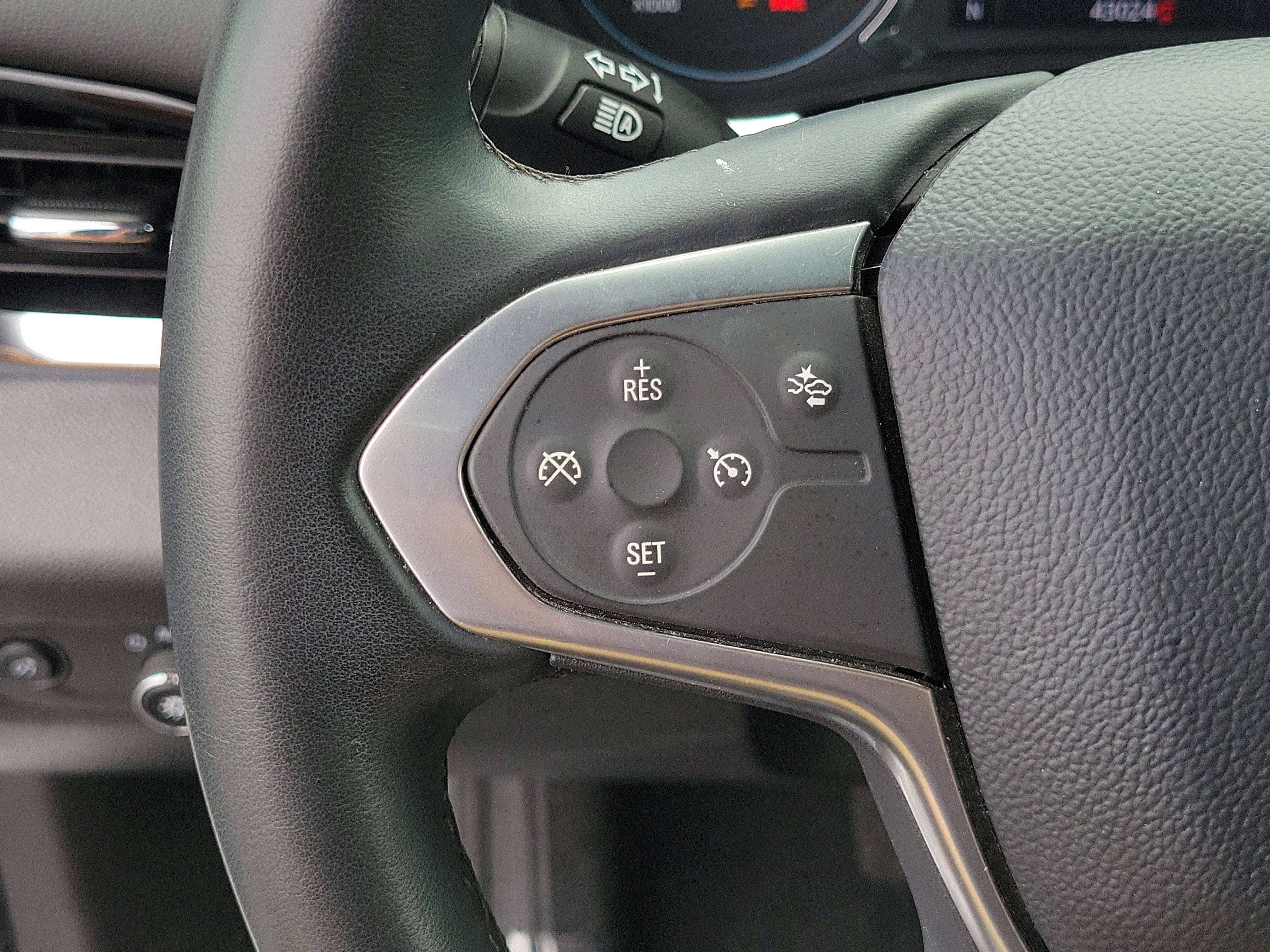 Used 2023 Chevrolet Traverse LT FWD image 24