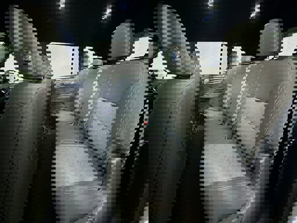 Used 2025 GMC Acadia Elevation image 17