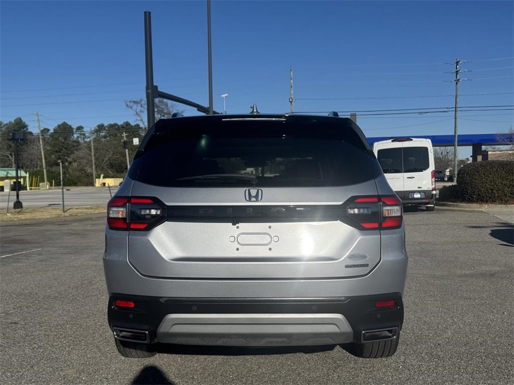 Used 2023 Honda Pilot Touring image 3