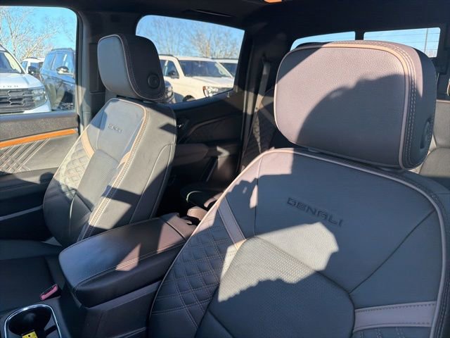 Used 2025 GMC Canyon Denali image 12