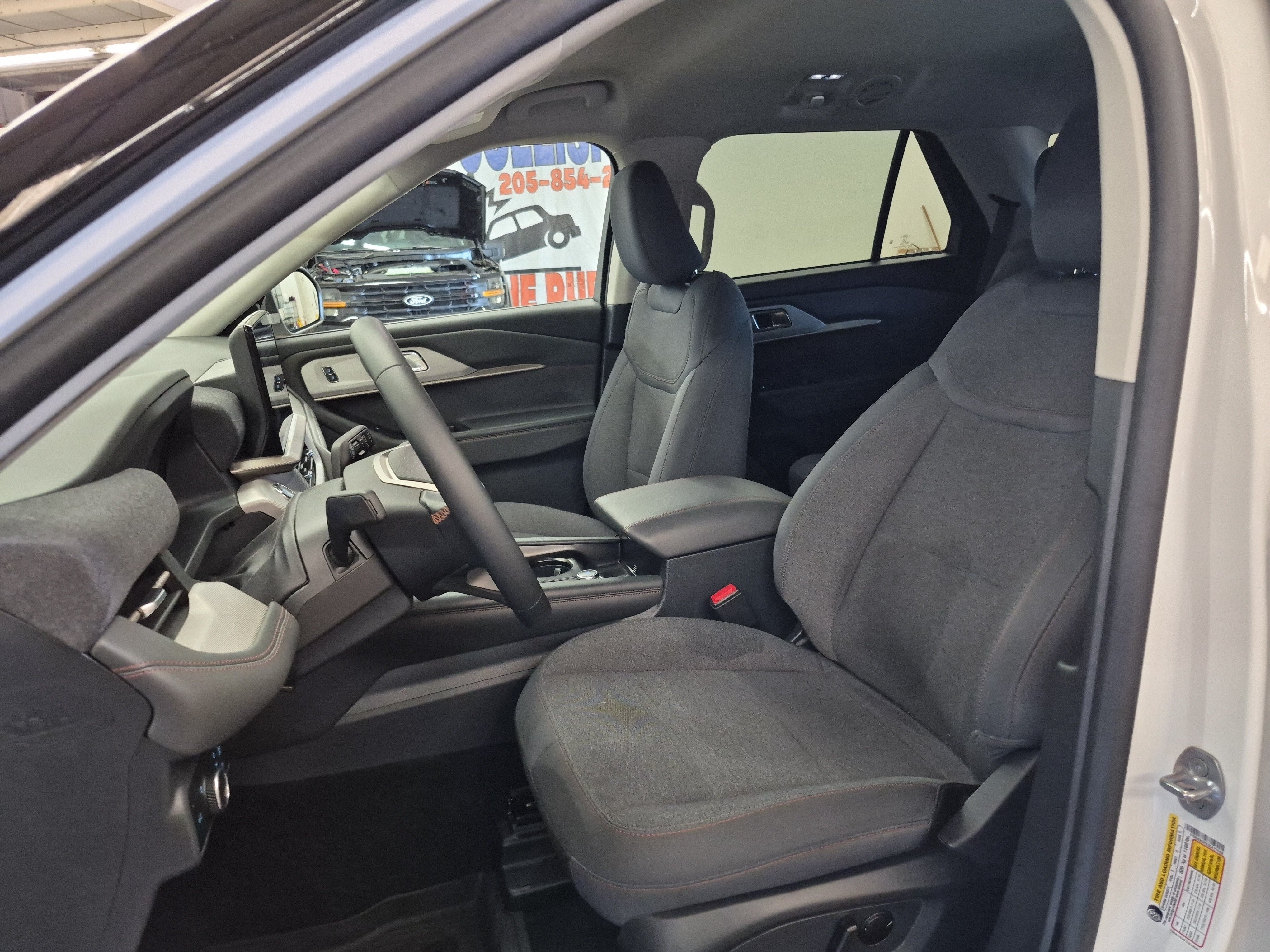 Certified 2025 Ford Explorer Active AWD/4WD image 11