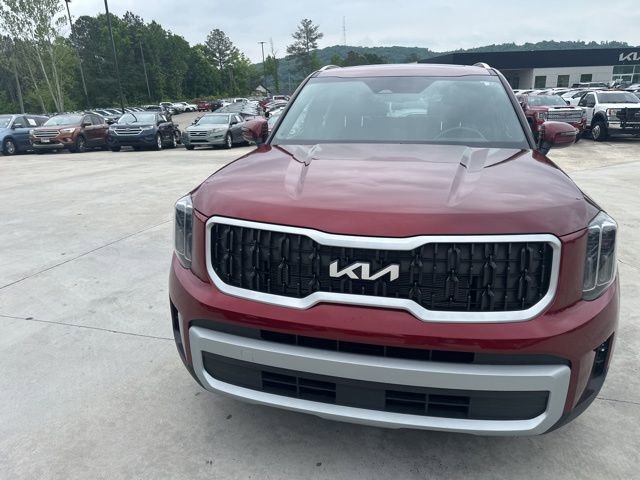Used 2023 Kia Telluride EX w/ EX Captain's Chair Package FWD image 4