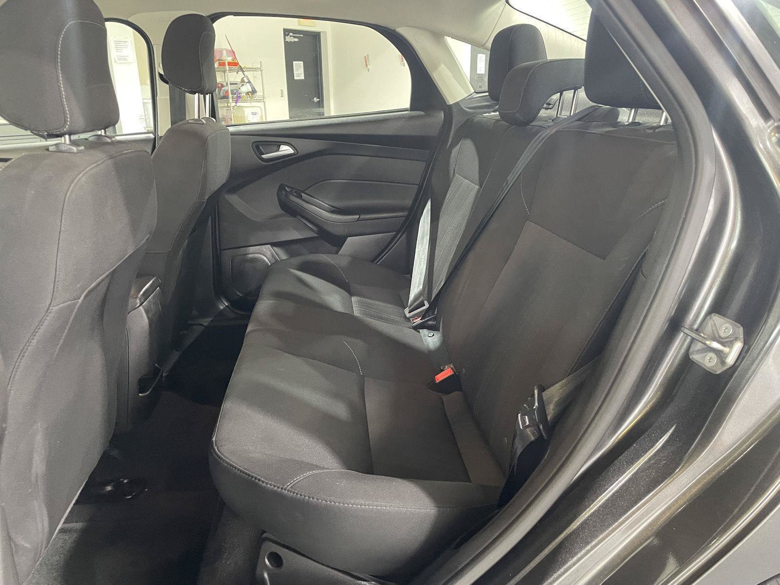 Certified 2018 Ford Focus SE FWD image 21