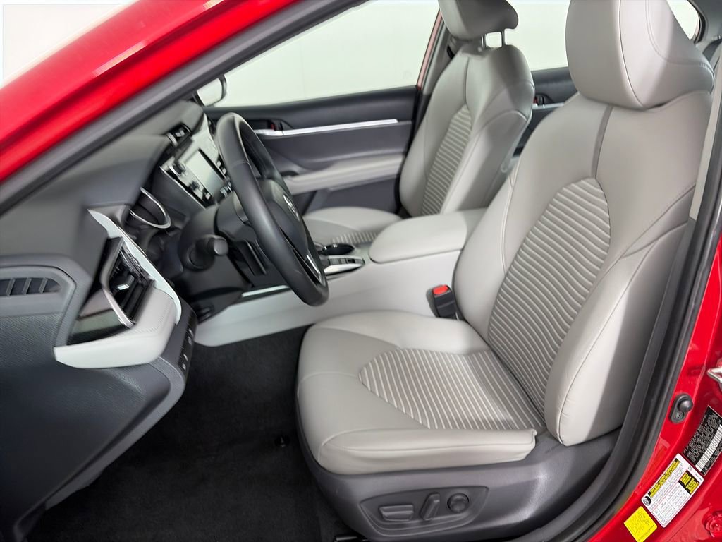 Used 2020 Toyota Camry SE w/ Carpet Mat Package FWD image 11