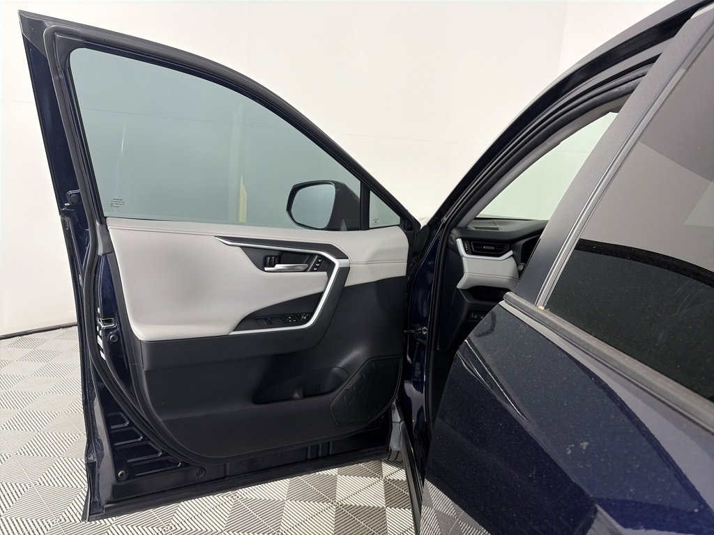 Used 2020 Toyota RAV4 Limited image 10