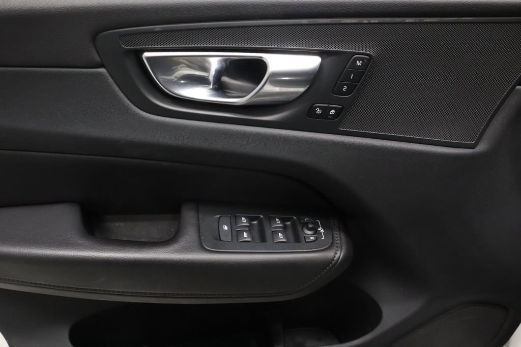 Used 2023 Volvo XC60 B5 Core AWD/4WD image 24