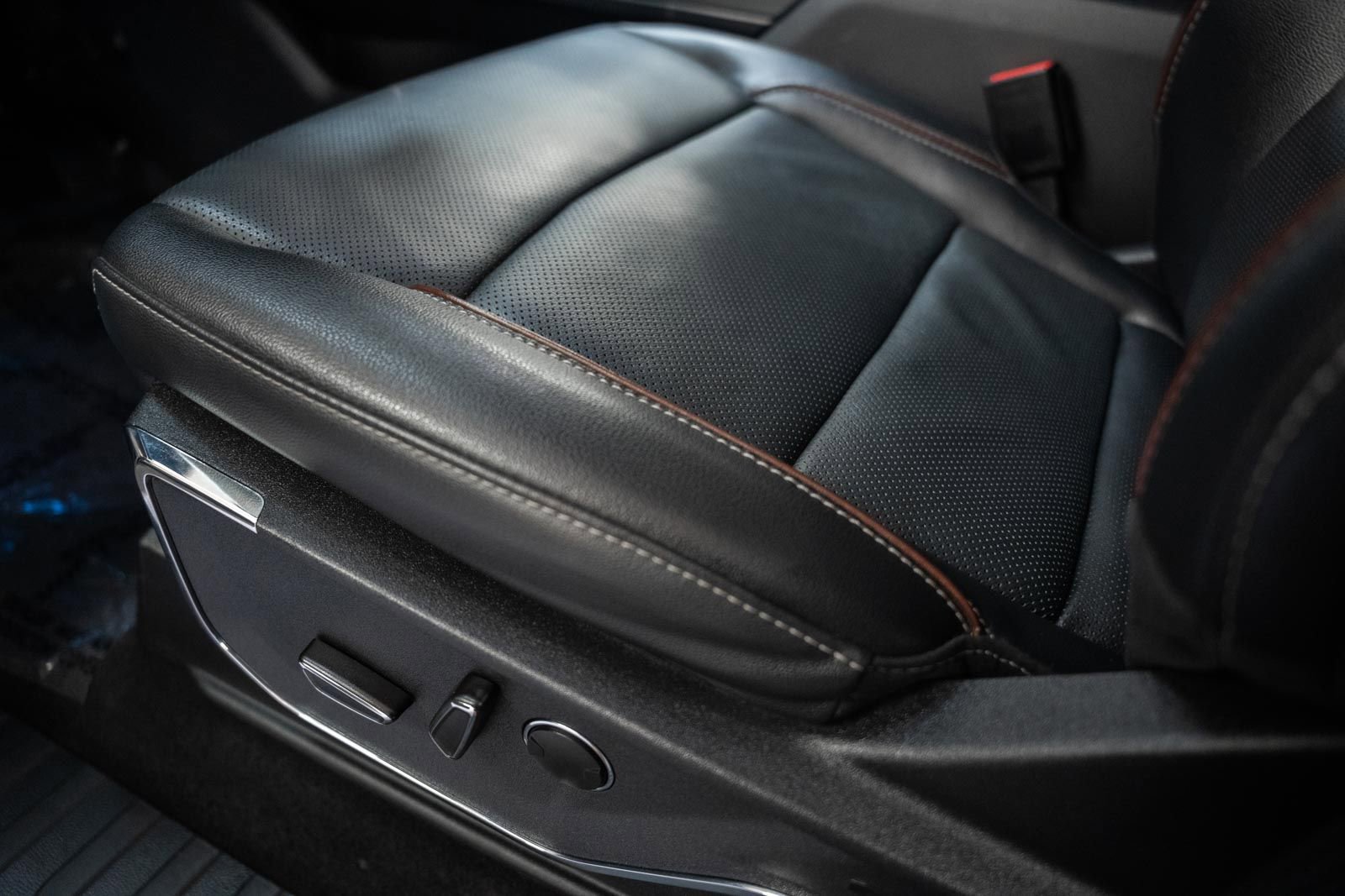 Certified 2023 Ford F150 Lariat w/ Equipment Group 502A High image 46