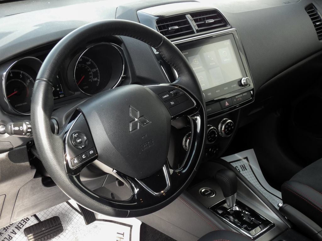 Used 2025 Mitsubishi Outlander Sport AWD image 9