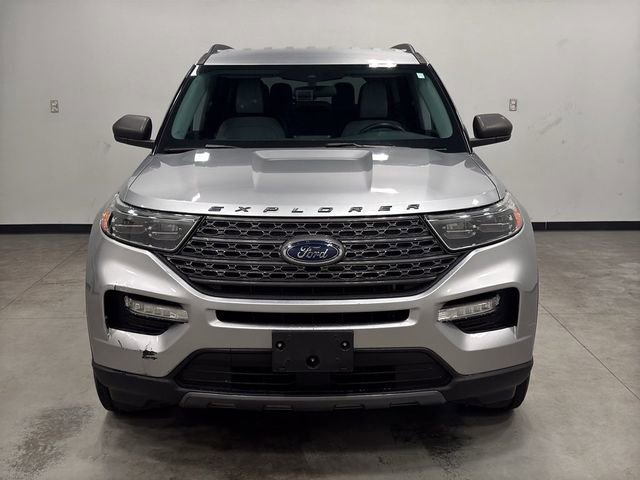 Certified 2021 Ford Explorer XLT w/ Equipment Group 202A AWD/4WD image 4