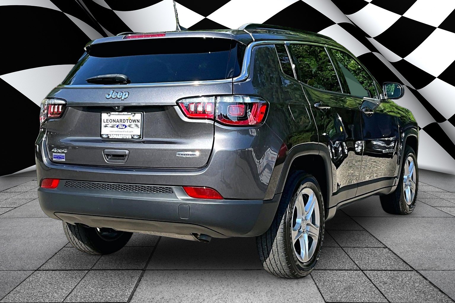 Used 2023 Jeep Compass Latitude AWD/4WD image 2