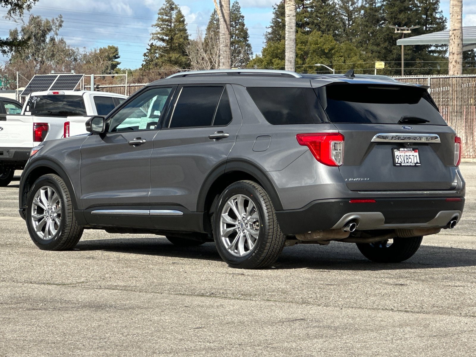 Certified 2022 Ford Explorer Limited w/ Equipment Group 301A image 3