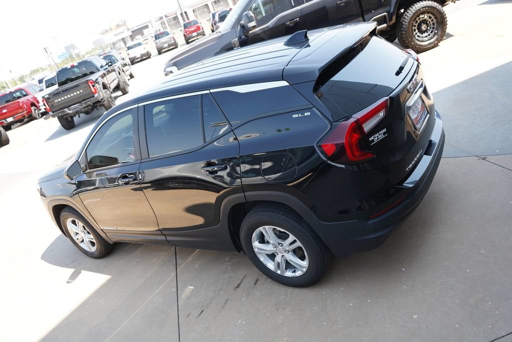 Used 2024 GMC Terrain SLE AWD/4WD image 13