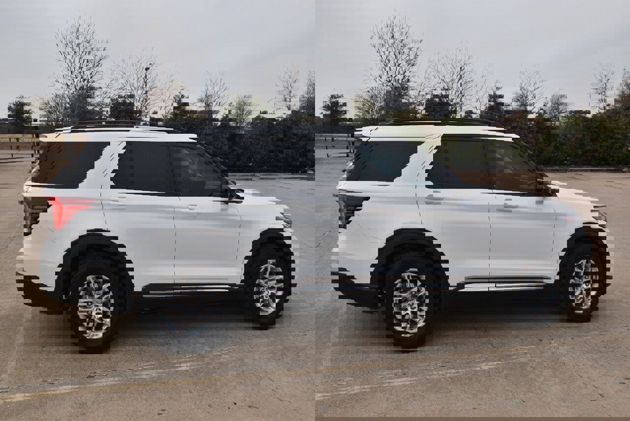 Certified 2025 Ford Explorer Active image 5
