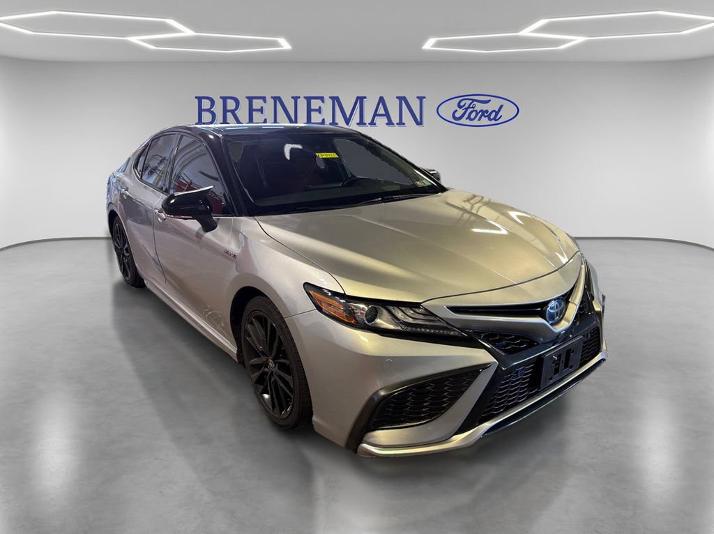 Used 2021 Toyota Camry XSE w/ Navigation Upgrade Package FWD image 3