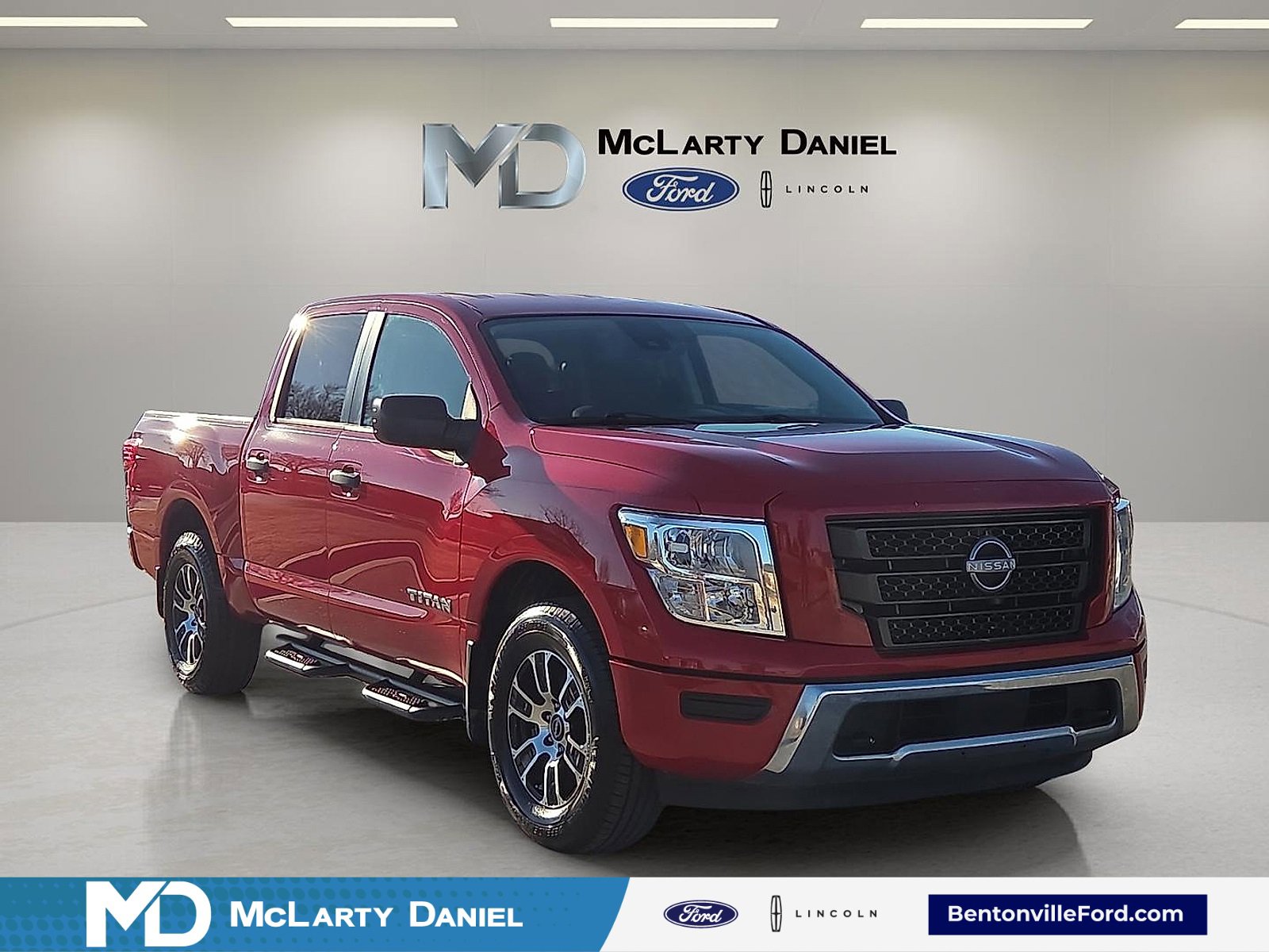 Used 2024 Nissan Titan SV image 1