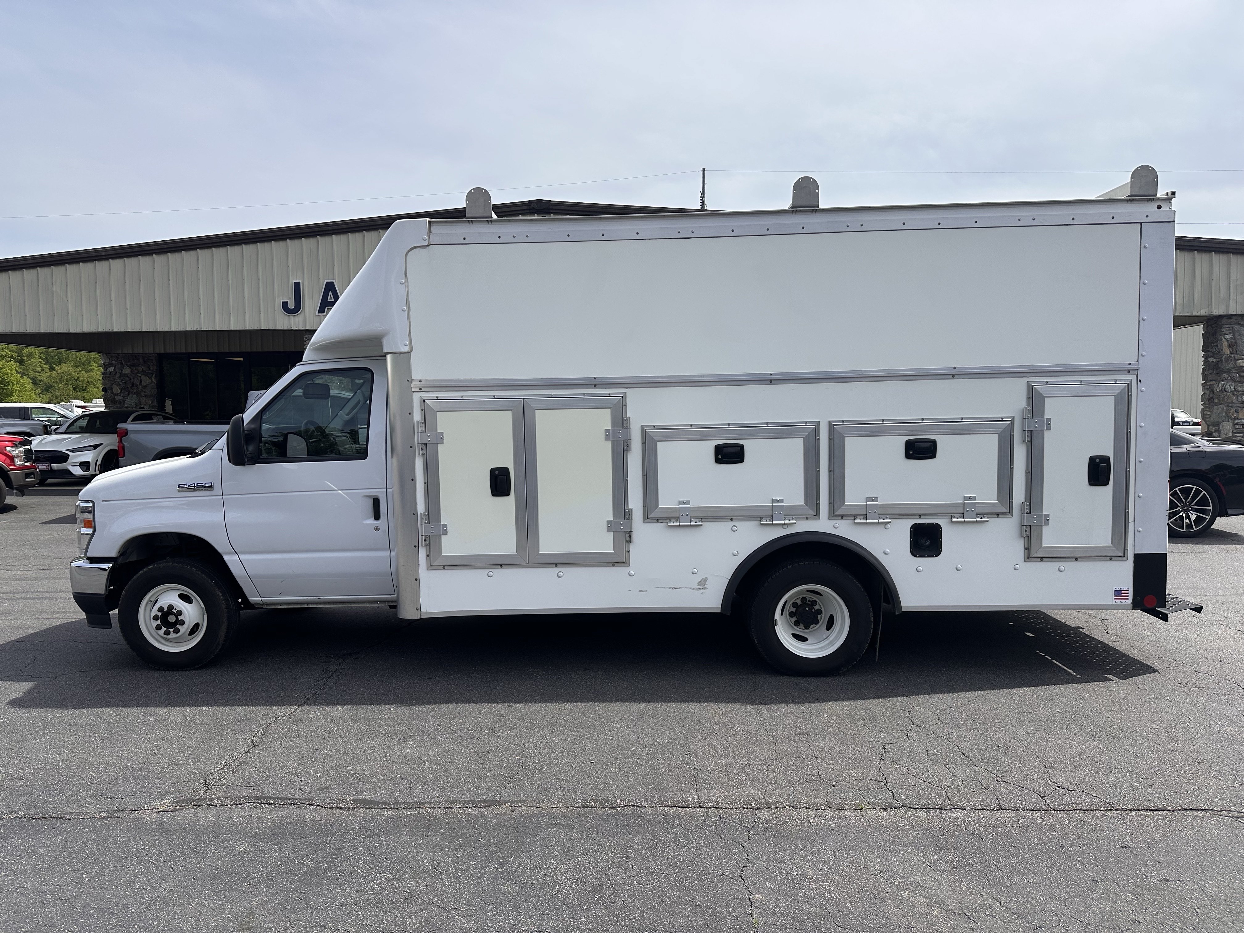 Certified 2024 Ford E-450 and Econoline 450 Super Duty w/ Power Windows & Locks Group RWD image 1