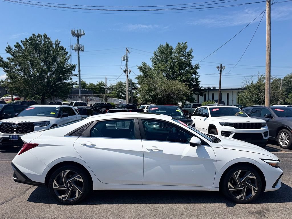 Used 2024 Hyundai Elantra Limited FWD image 10