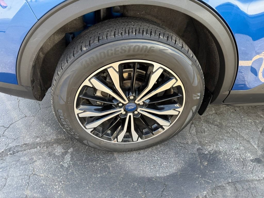 Certified 2022 Ford Escape SEL w/ SEL Stealth AWD Package image 9