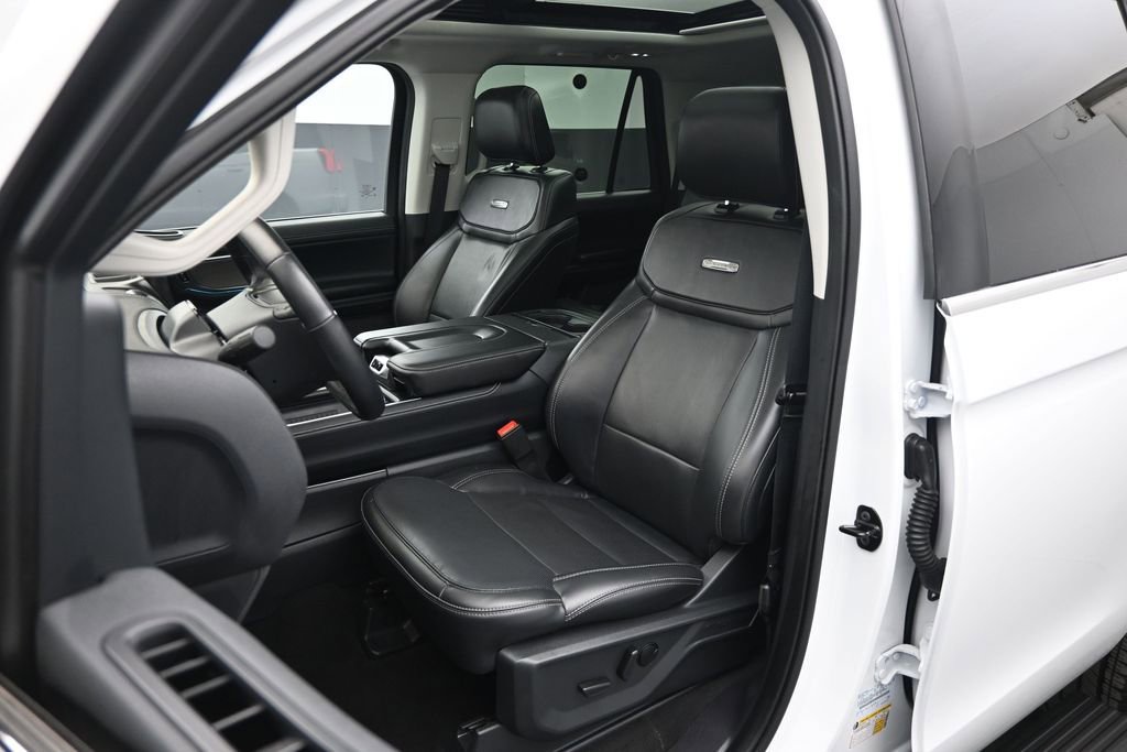Certified 2025 Ford Expedition Platinum w/ Driver's Package AWD/4WD image 9