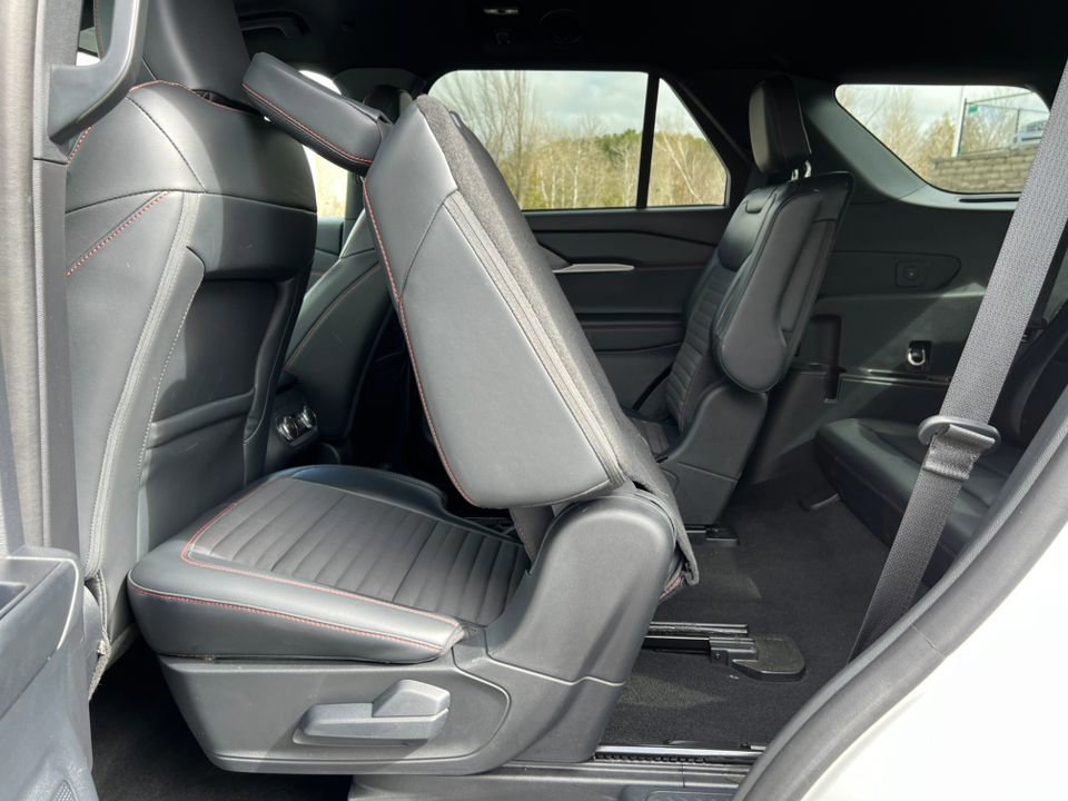 Certified 2025 Ford Explorer ST-Line image 12