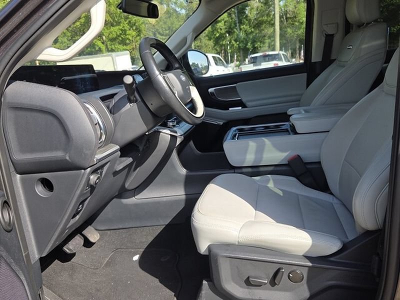 Certified 2025 Ford Expedition Platinum AWD/4WD image 6