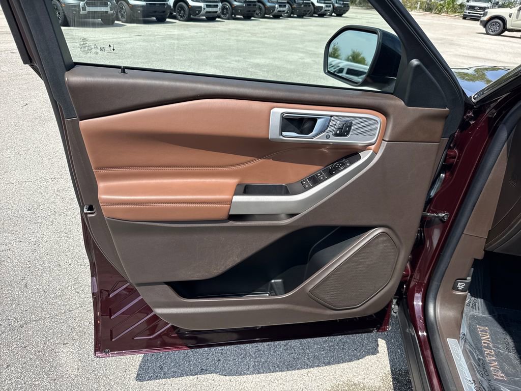 Certified 2023 Ford Explorer King Ranch w/ Class IV Trailer Tow Package AWD/4WD image 15