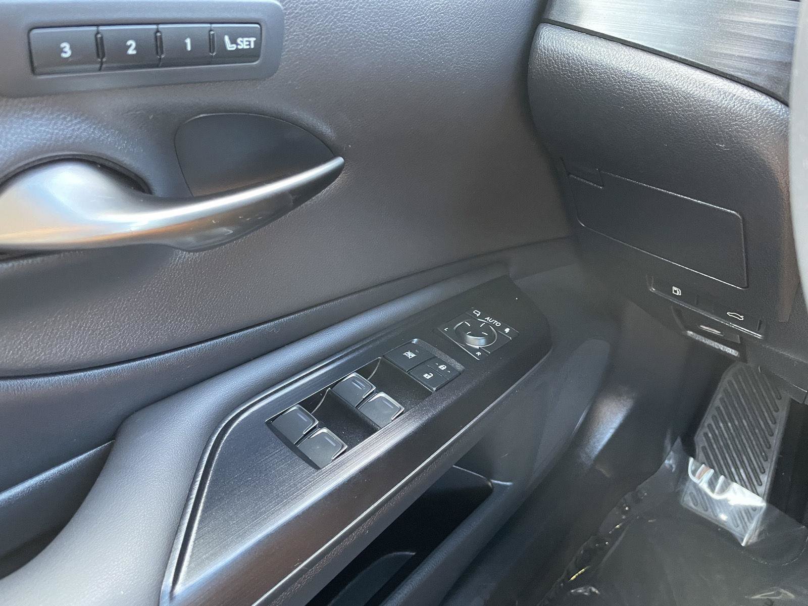 Used 2021 Lexus ES 300h w/ Premium Package FWD image 29
