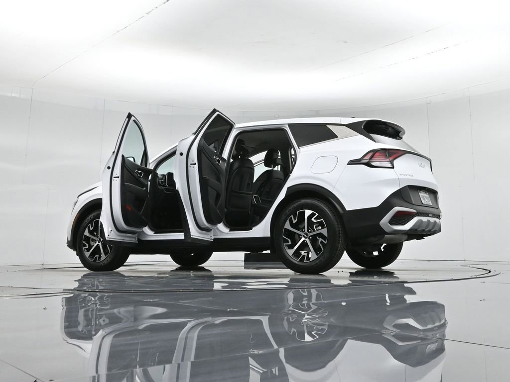 Used 2024 Kia Sportage EX image 4