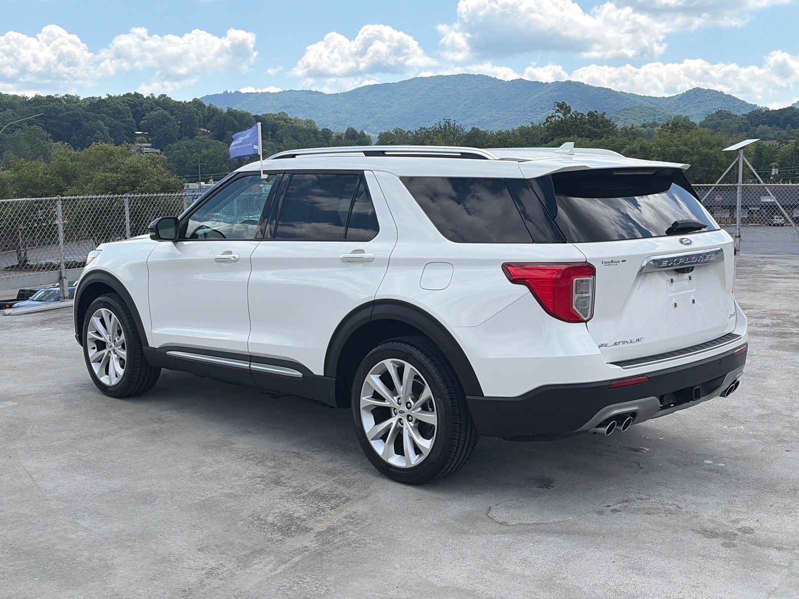 Certified 2023 Ford Explorer Platinum w/ Technology Package AWD/4WD image 4