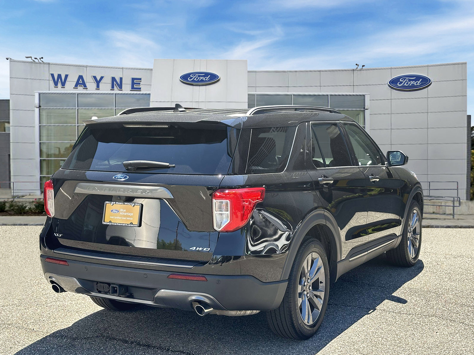 Certified 2023 Ford Explorer XLT w/ Equipment Group 202A AWD/4WD image 5