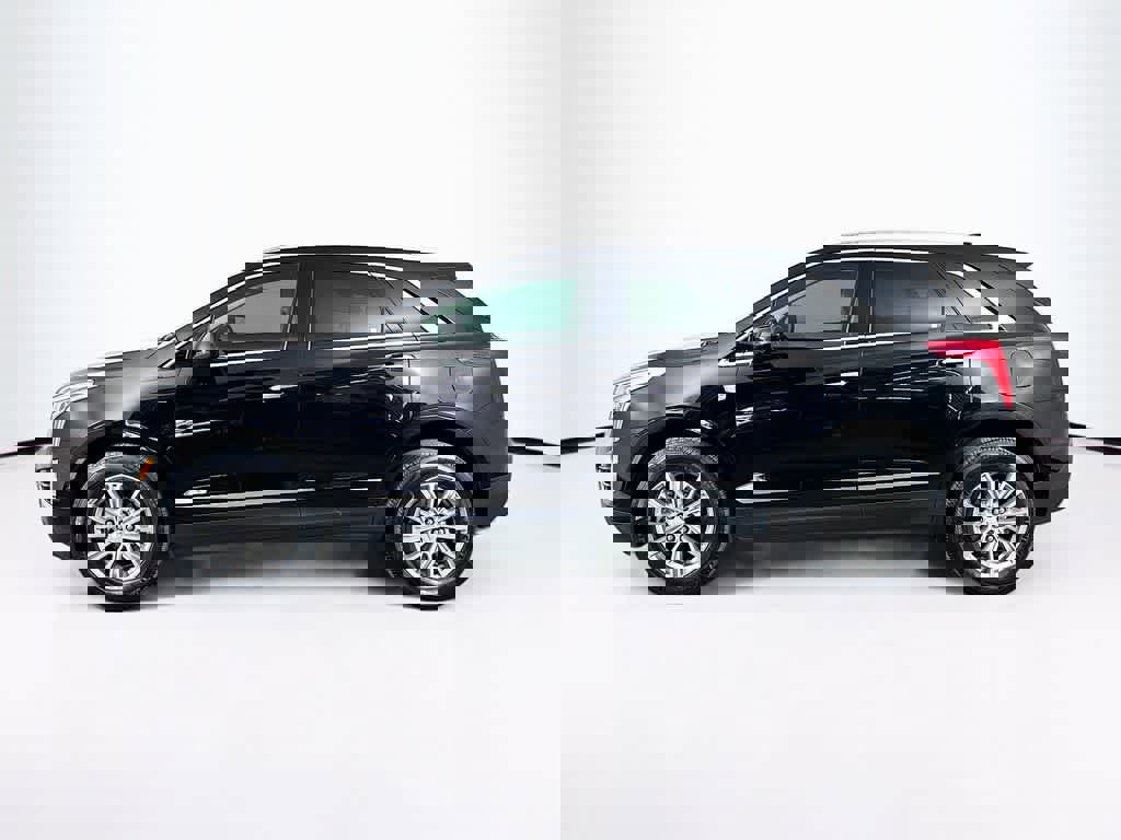 Used 2017 Cadillac XT5 Luxury w/ Driver Awareness Package image 3