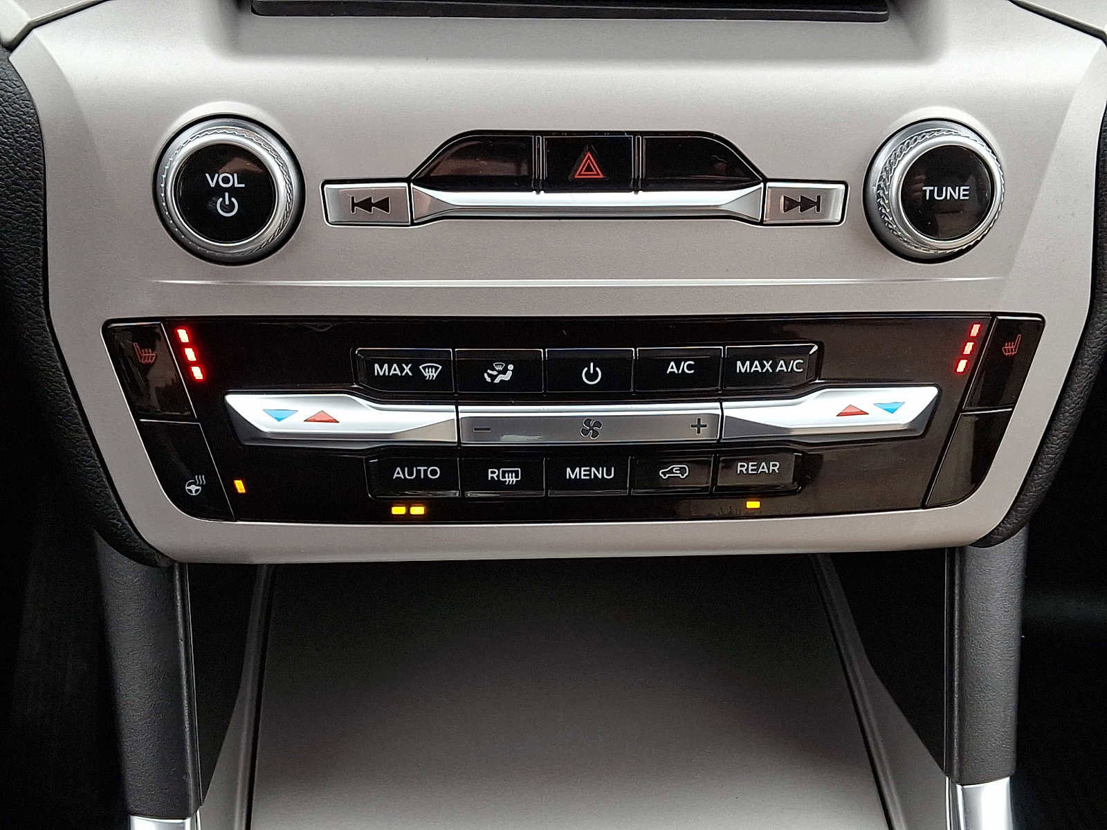 Certified 2023 Ford Explorer XLT w/ Equipment Group 202A image 18