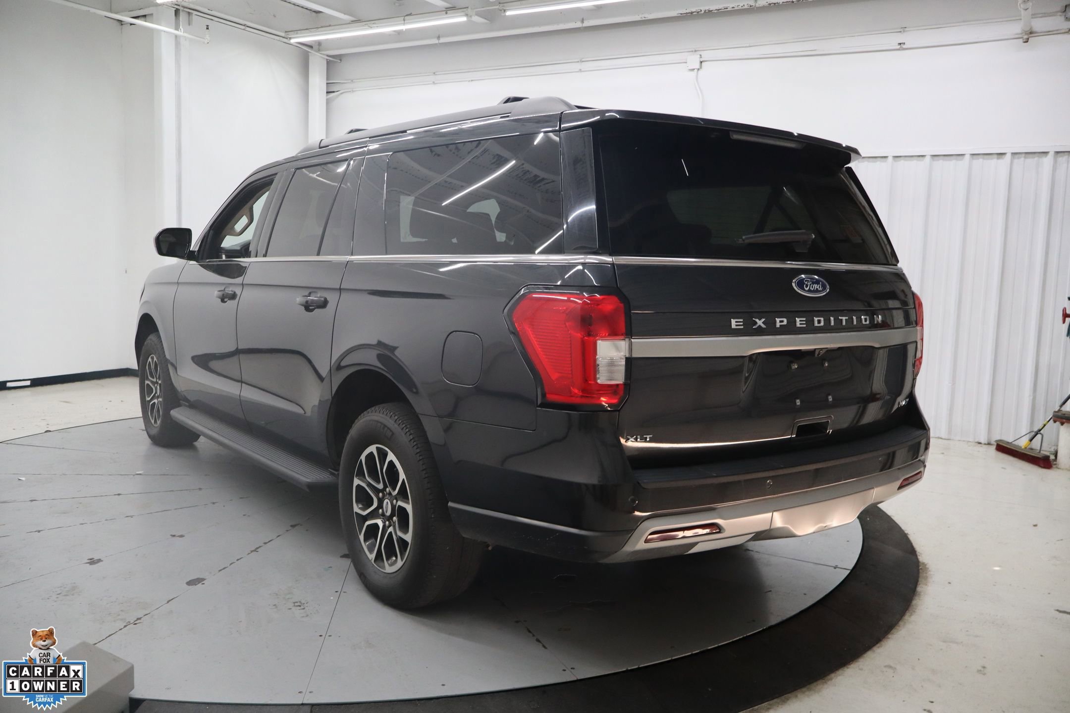 Certified 2024 Ford Expedition Max XLT image 5