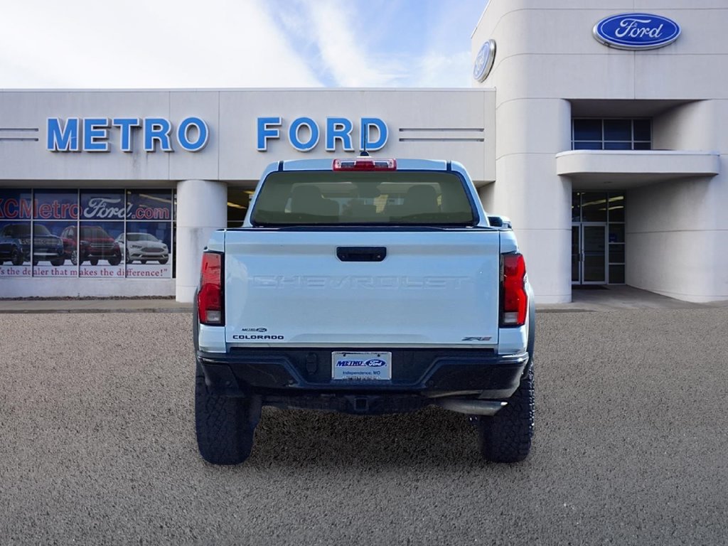 Used 2025 Chevrolet Colorado ZR2 w/ Technology Package AWD/4WD image 4