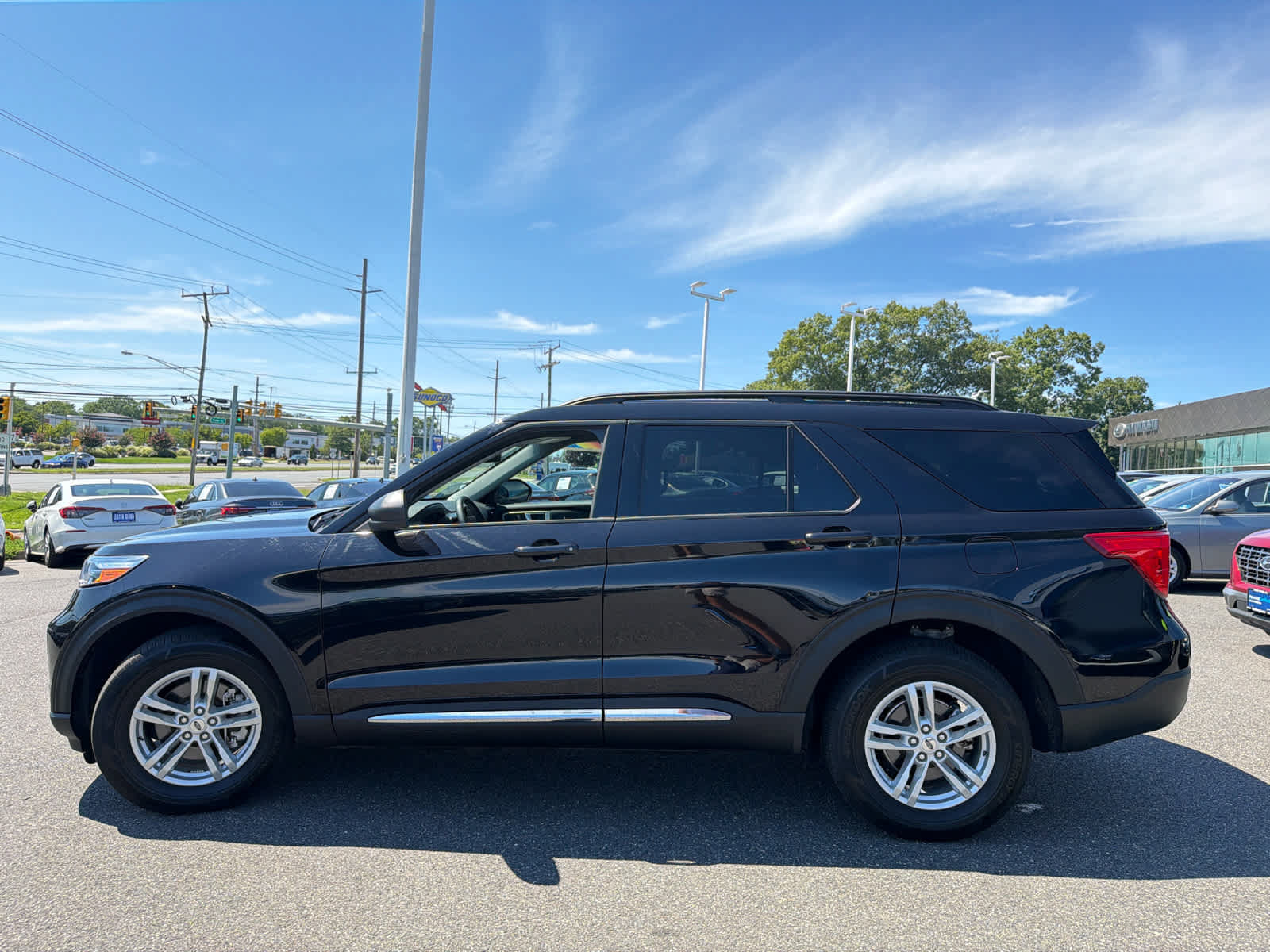 Certified 2023 Ford Explorer XLT AWD/4WD image 7