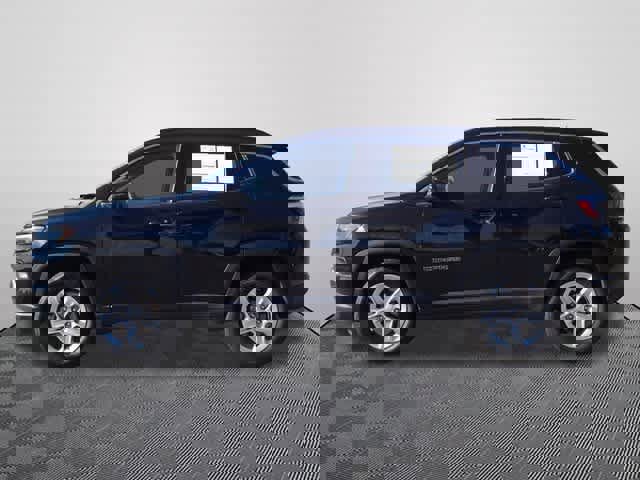 Used 2024 Jeep Compass Latitude image 2