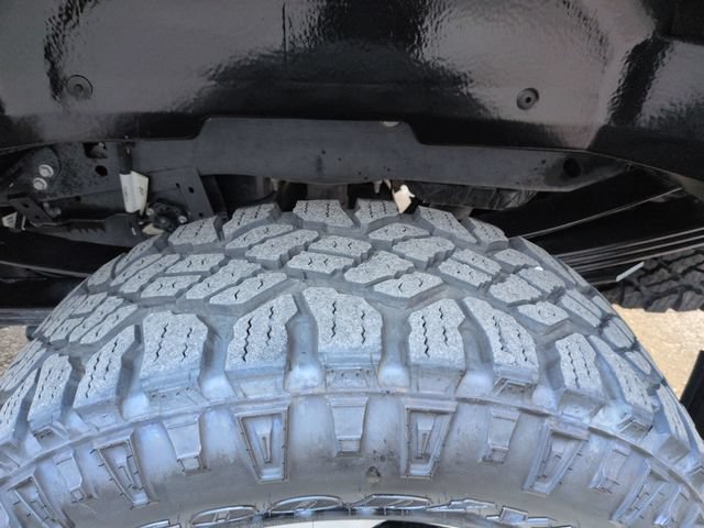 Certified 2025 Ford F350 Platinum w/ Tremor Off-Road Package AWD/4WD image 32