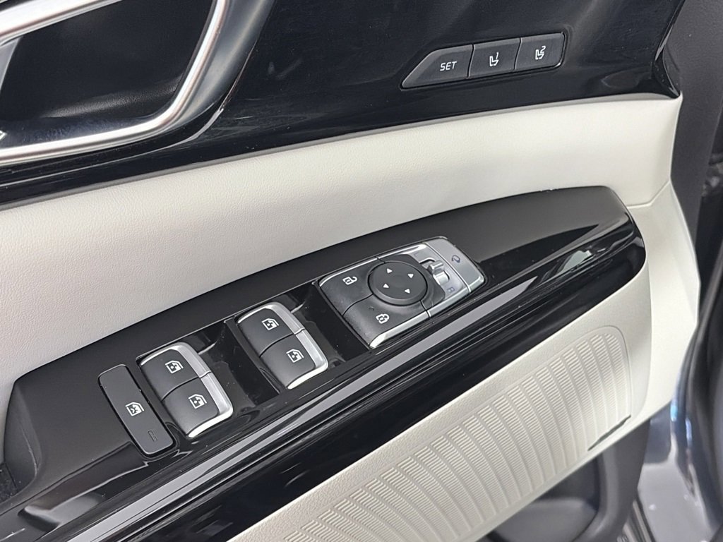 Used 2024 Kia Carnival SX Prestige image 24