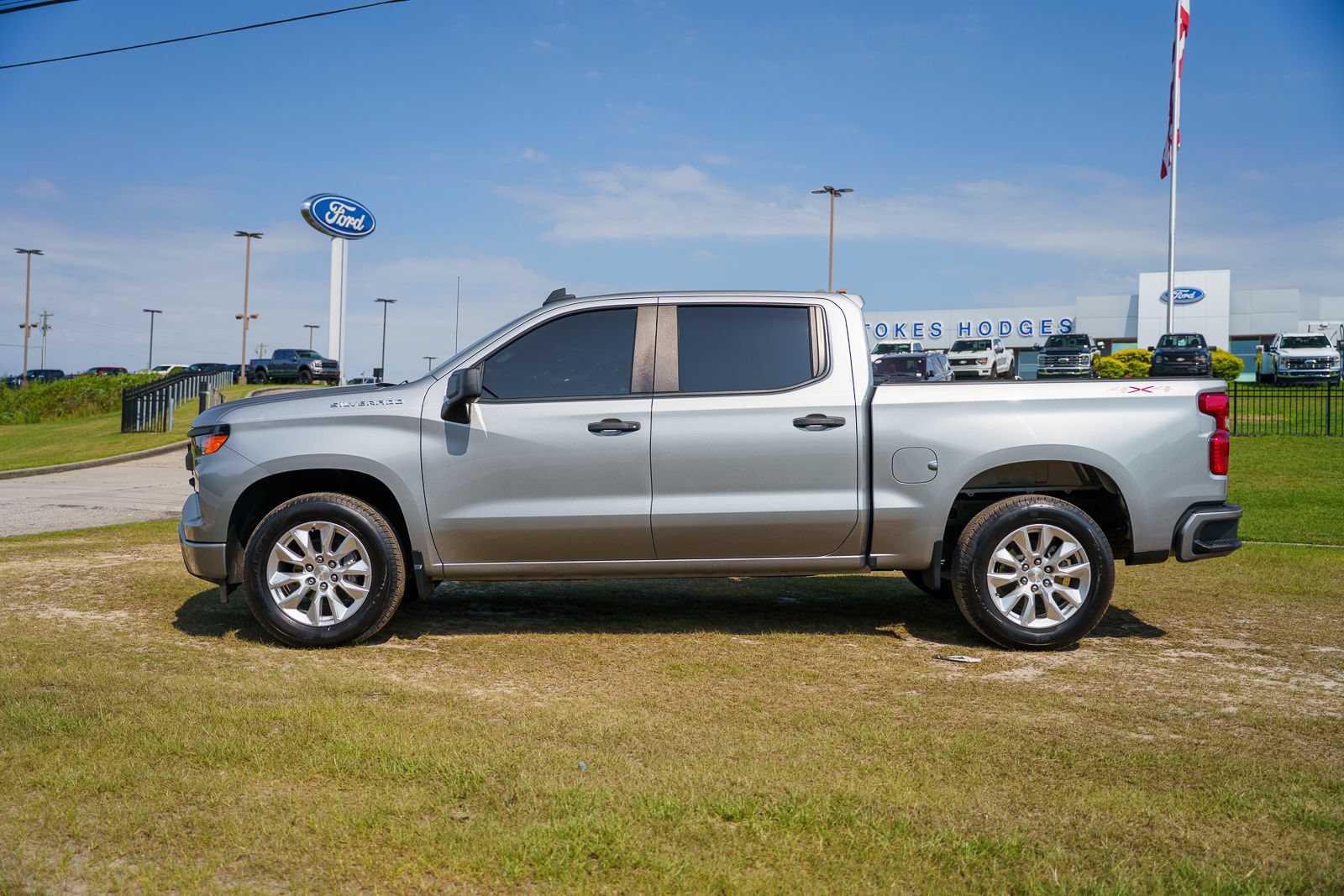 Used 2024 Chevrolet Silverado 1500 Custom AWD/4WD image 4