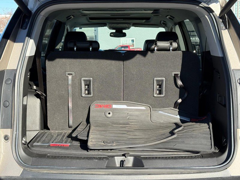Used 2022 GMC Acadia SLT w/ Technology Package image 8